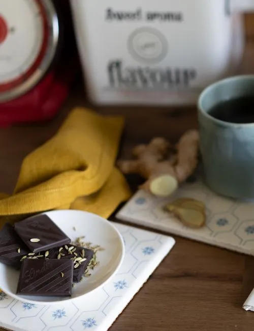 Ingredienti di Cake Time, la tisana al cioccolato pensata per il tuo benessere della tea collection Work Life Balance firmata Flowerista